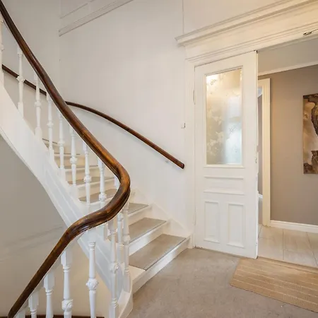 6-rooms In Center W Balcony Апартаменти Берген