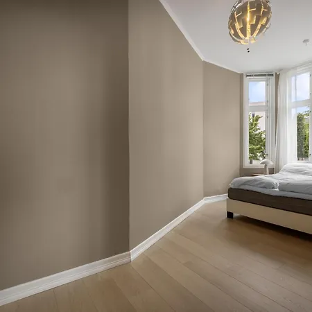 6-rooms In Center W Balcony Апартаменти