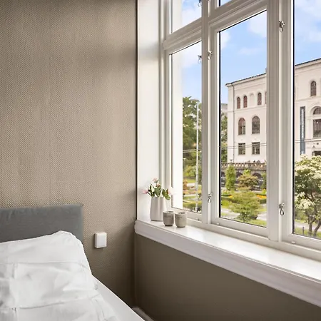 6-rooms In Center W Balcony Апартаменти