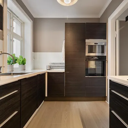 6-rooms In Center W Balcony Апартаменти *